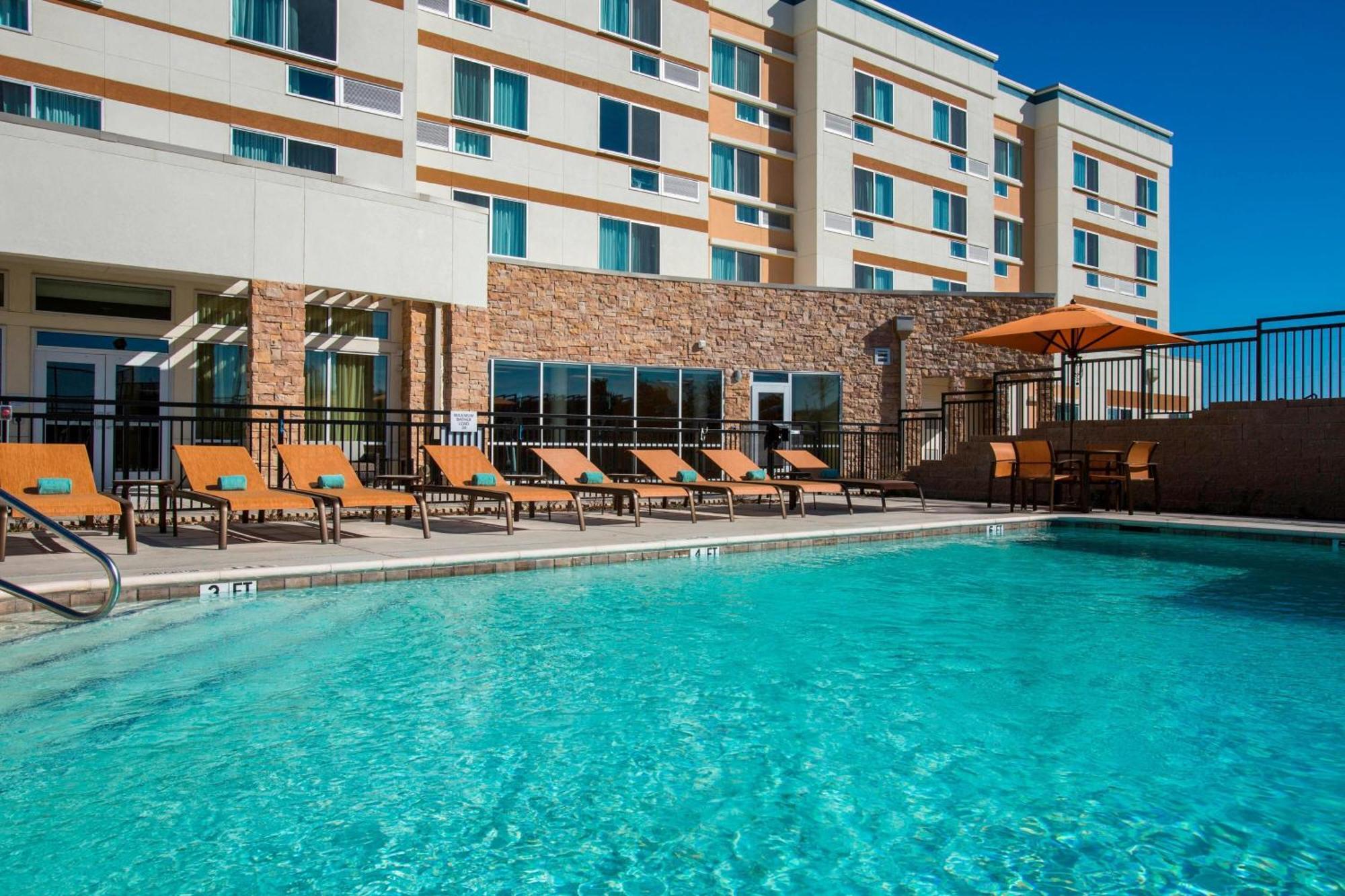 Courtyard By Marriott Dallas Midlothian At Midlothian Conference Center Bagian luar foto