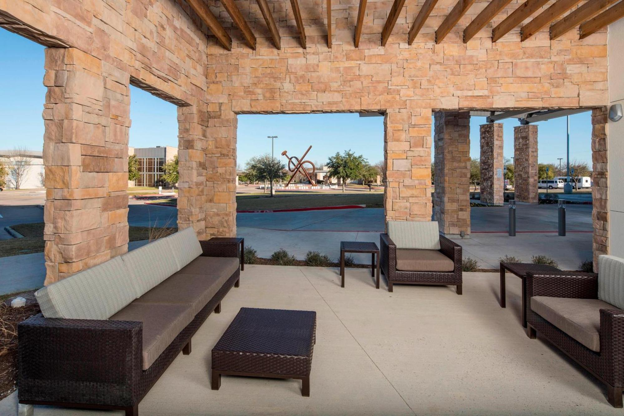 Courtyard By Marriott Dallas Midlothian At Midlothian Conference Center Bagian luar foto