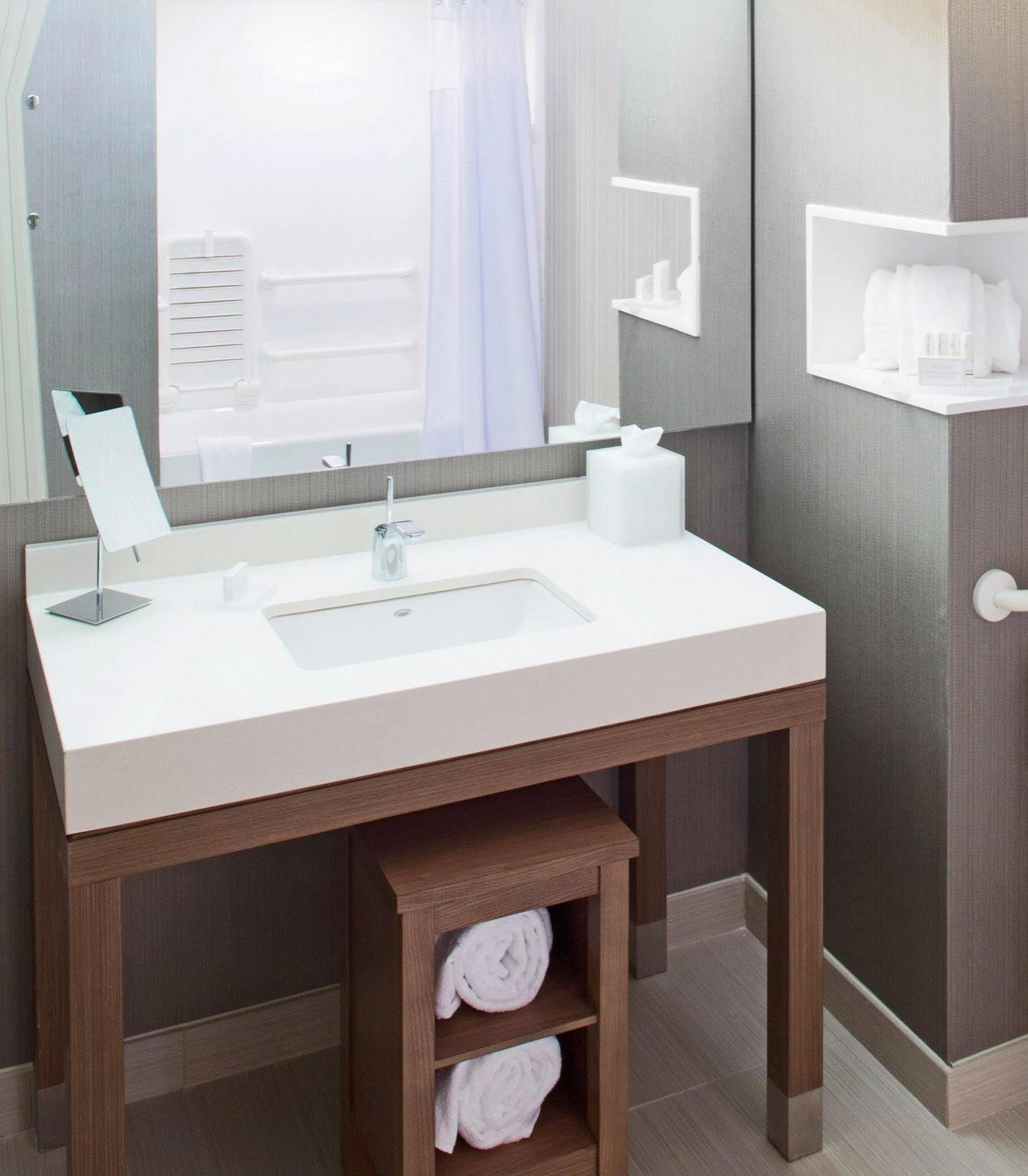 Courtyard By Marriott Dallas Midlothian At Midlothian Conference Center Bagian luar foto