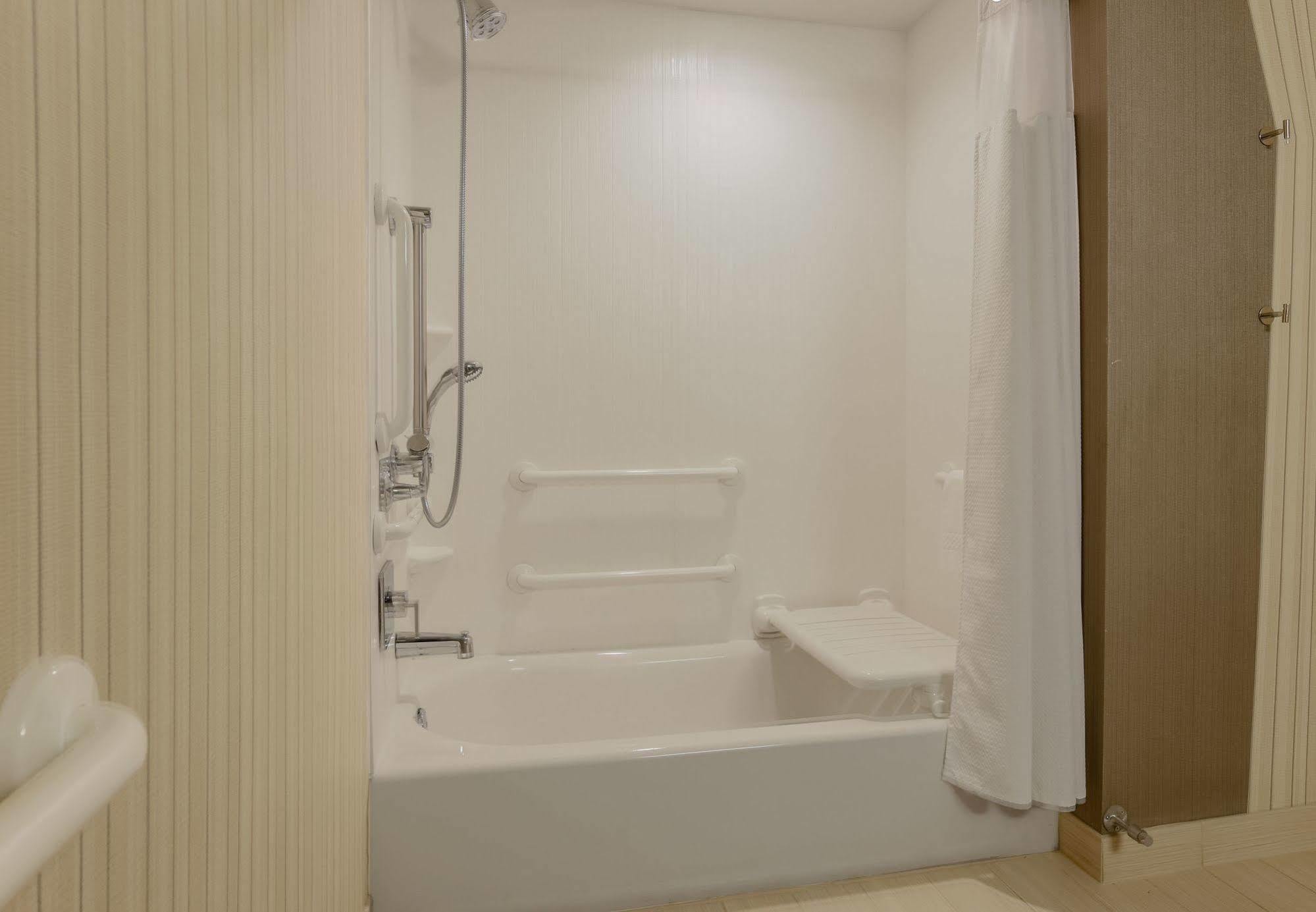 Courtyard By Marriott Dallas Midlothian At Midlothian Conference Center Bagian luar foto